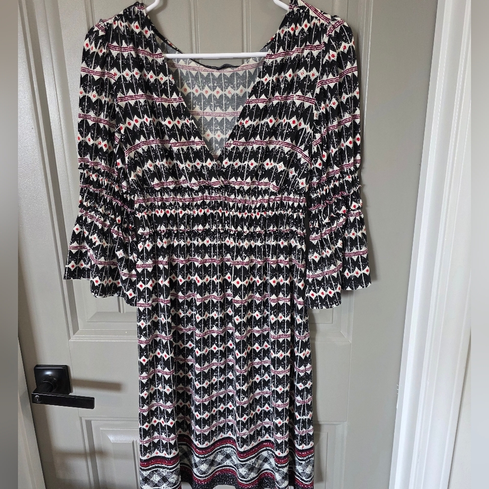 Max Edition Womans Small Geometric Bell Sleeve Dress Nwot